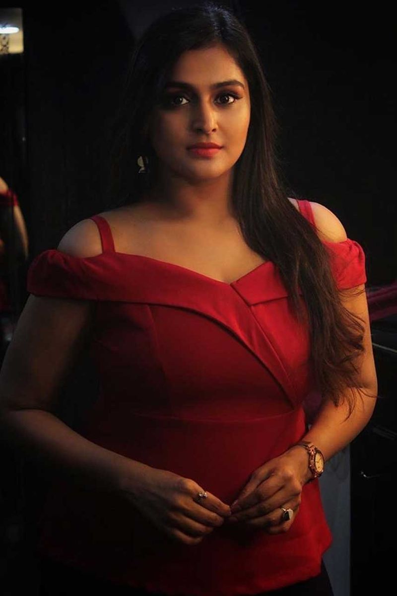 Actress Ramya Nambeesan ... who is she?