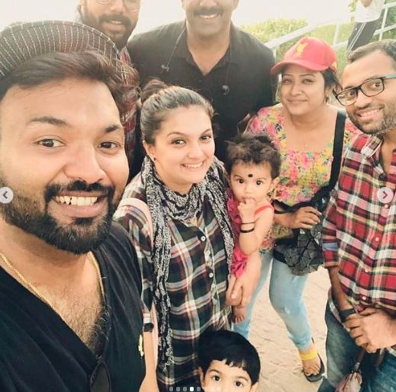 actress saranya mohan family photo gallery