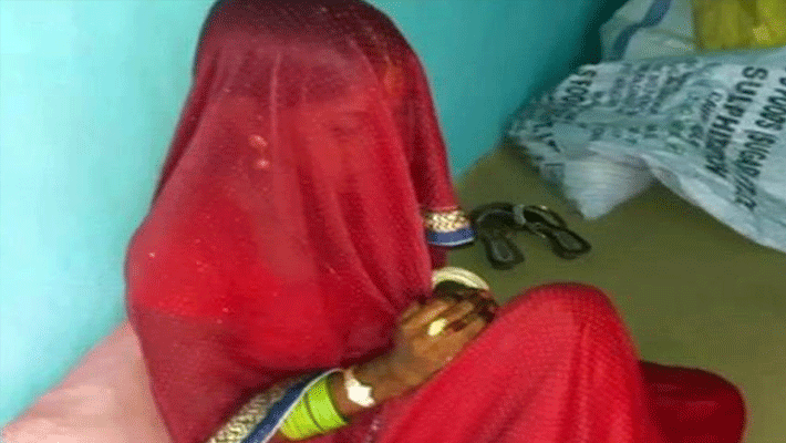 वहीं इस घटना के बाद ससुरालवालों ने दुल्हन और बच्ची को अपनाने से इनकार कर दिया है। वहीं दूल्हे के आस-पड़ोस वाले भी इस बात पर हैरानी मान रहे हैं कि आखिर कैसे कोई दुल्हन दो दिन बाद ही बच्चे को जन्म दे सकती है। जबकि किसी भी महिला इस हाल में पहुंचने के लिए कम से कम 8 से 9 महीने तो लग ही जाते है।