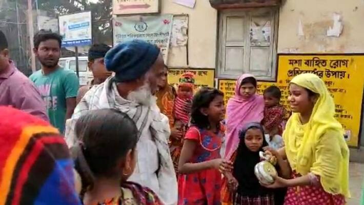 Man stabs a woman to save his mother in Murshidabad Man stabs a woman to save his mother in Murshidabad