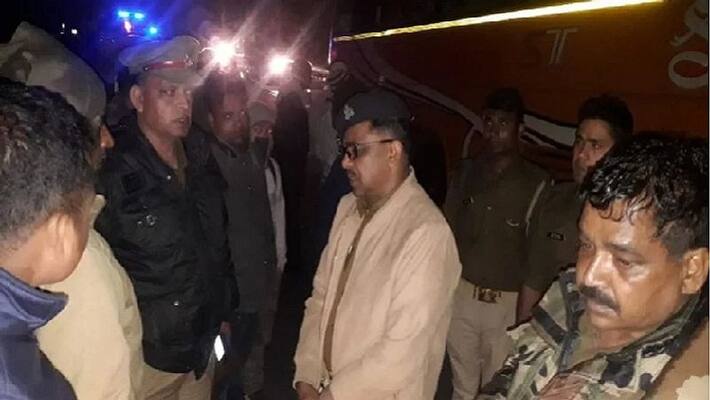 Accident on Agra-Lucknow Expressway again, shouts asa Accident on Agra-Lucknow Expressway again, shouts asa