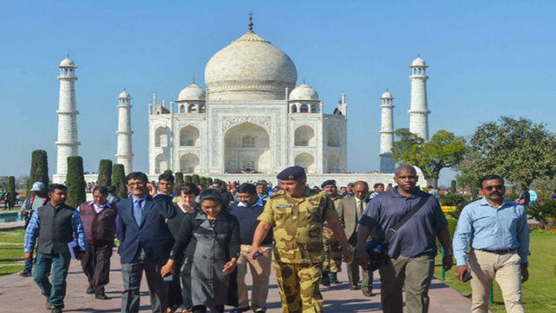 ट्रंप के आगरा स्थित ताजमहल दौरे को लेकर सुरक्षा एजंसियां चौकन्नी हो गई है। अमेरिका के प्रथम नागरिक की सुरक्षा में कोई चूक न हो इसको लेकर काफी सतर्कता बरती जा रही है। इसी क्रम में उत्तर प्रदेश सरकार के अधिकारियों और सुरक्षा एजेंसियों ने ताजमहल के स्थितियों का जायजा लिया।