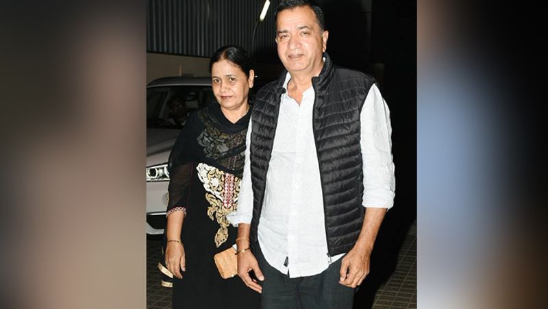 विक्की कौशल के माता-पिता भी इस ईवेंट में पहुंचे।