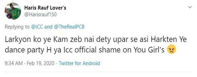 बस इसी वीडियो के सामने आते ही बवाल मच गया। उनका यह डांस पाकिस्तानी क्रिकेट फैन्स को बहुत रास नहीं आया। लोगों ने उन्हें ट्रोल करना शुरू कर दिया और भद्दे कमेंट्स किए। एक यूजर ने लिखा- लड़कियों को ये काम शोभा नहीं देता। ऊपर से ऐसी हरकतें... ये डांस पार्टी है या आईसीसी ऑफिशल.. तुम्हे शर्म आनी चाहिए लड़कियों....