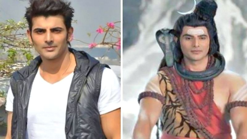रोहित बख्शी (सिया के राम) : रोहित बख्शी भी इसी लिस्ट में शामिल हैं। उन्होंने भी सिया के राम में शिव का रोल प्ले किया है। बता दें, रोहित टीवी एक्ट्रेस आश्का गोराडिया के एक्स ब्वॉयफ्रेंड भी रह चुके हैं। रोहित 2019 में टीवी शो 'मैं भी अर्द्धांगिनी' में नजर आ चुके हैं।
