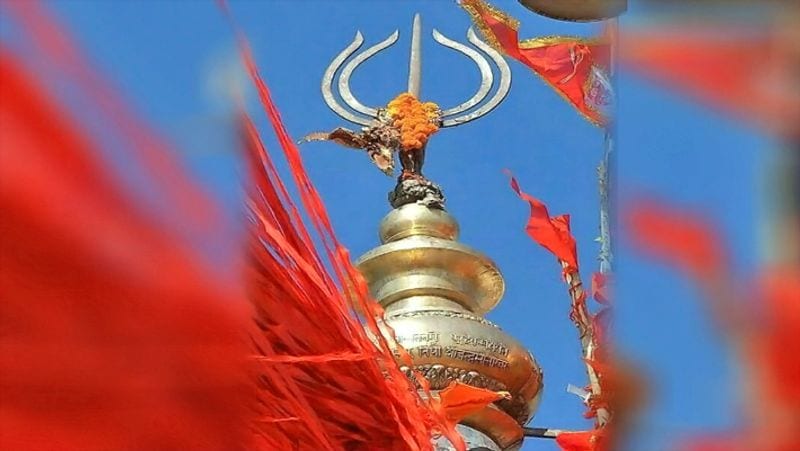 गौरतलब बात है कि पंचशूल को मंदिर से नीचे लाने और फिर ऊपर स्थापित करने का अधिकार स्थानीय एक ही परिवार को प्राप्त है।