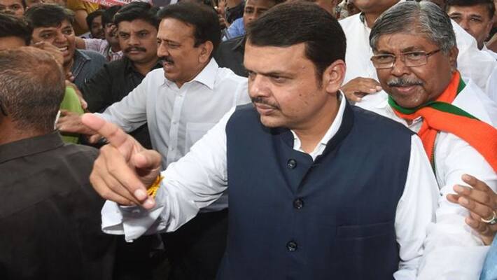 Electoral Affidavit Case; Former CM Fadnavis appeared in court, Bell approved kpm Electoral Affidavit Case; Former CM Fadnavis appeared in court, Bell approved kpm
