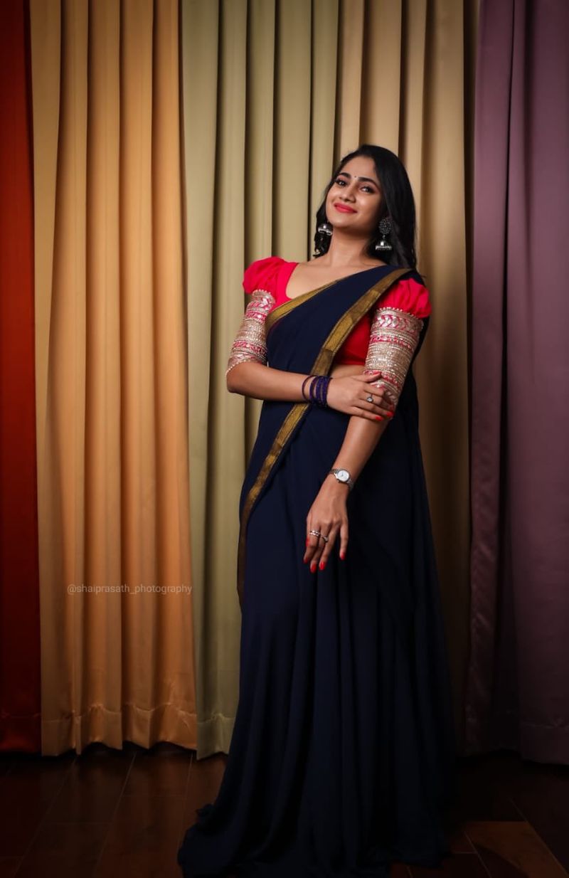 இதனிடையே லாஸ்லியாவை வெள்ளித்திரையில் காண வேண்டுமென தமிழ் ரசிகர்கள் தவம் கிடந்தனர். அப்படி ரசிகர்களின் எதிர்பார்ப்பை நிறைவேற்றும் விதமாக லாஸ்லியா முதன் முதலில் “பிரெண்ட்ஷிப்” என்ற படத்தில் கமிட்டானார்.