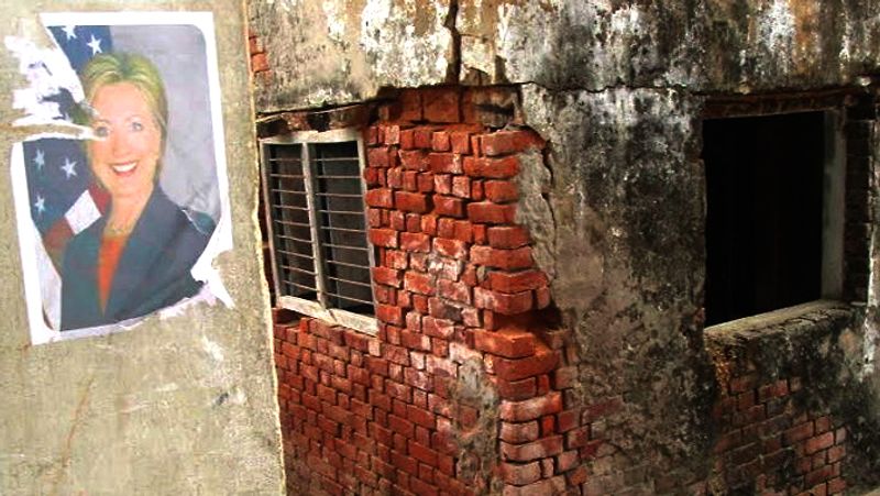 उस समय गांव के प्रधान रहे रमेश चंद्र गाैर ने बताया था, बिल क्लिंटन के आने पर गांव में हर घर में जश्न मना था। सभी यही सोचते थे कि उनके आने से गांव में एक बड़ा बदलाव होगा, लेकिन ये सब कुछ घंटों की शोबाजी मात्र था।