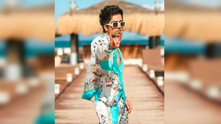 Manoj Tiwary recalls his playing days when he was in Indian U-19 squad along with singer Harrdy Sandhu Manoj Tiwary recalls his playing days when he was in Indian U-19 squad along with singer Harrdy Sandhu
