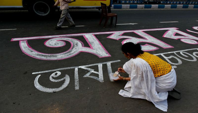 ভারত ভেঙে জন্ম হয়েছিল দুটি দেশের। এরমধ্যে পাকিস্তানের অন্তর্ভুক্ত হয়েছিল বাংলাদেশ। সে সময় বাংলাদেশ পরিচিত ছিল পূর্ব পাকিস্তান নামে। কিন্তু, পূর্ব পাকিস্তানে সরকারি ভাষা হিসাবে উর্দূ-র নাম ঘোষণা হতেই প্রতিবাদে রাস্তায় নামেন বাঙালিরা।