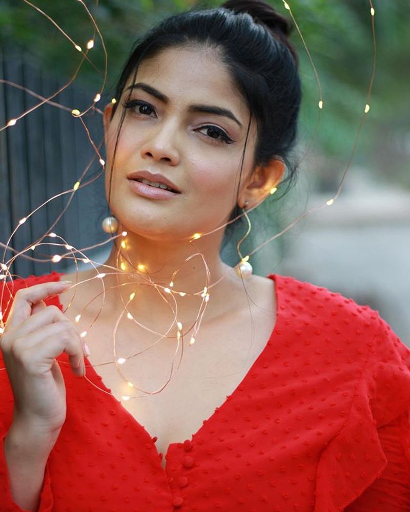 Actress Kalpika Ganesh Latest Instagram photos