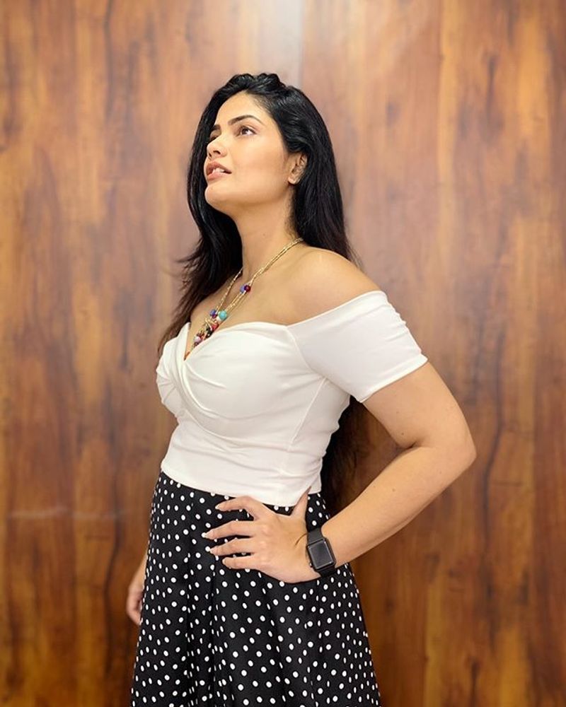 Actress Kalpika Ganesh Latest Instagram photos