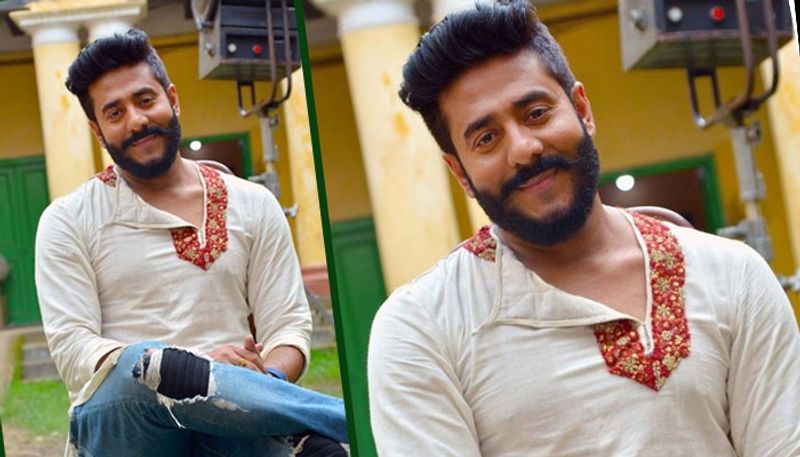 <p>ঋণের বোঝায় জর্জরিত রাজ। ১ কোটি ৪ লক্ষ ৭৯ হাজার ৯৮৫ টাকার গৃহ ঋণ রয়েছে রাজের। এছাড়াও গাড়ি কেনার জন্য ৪৬ লক্ষ ৬৯হাজার ৪৩০ টাকা লোন নিয়েছিলেন রাজ। আরও একটি পার্সোনাল লোনও নিয়েছেন রাজ। সবমিলিয়ে এই মুহূর্তে রাজের ঋণের পরিমাণ ১ কোটি ৬১ লক্ষ ৪৯ হাজার ৩৮৮ টাকা।<br />
</p>