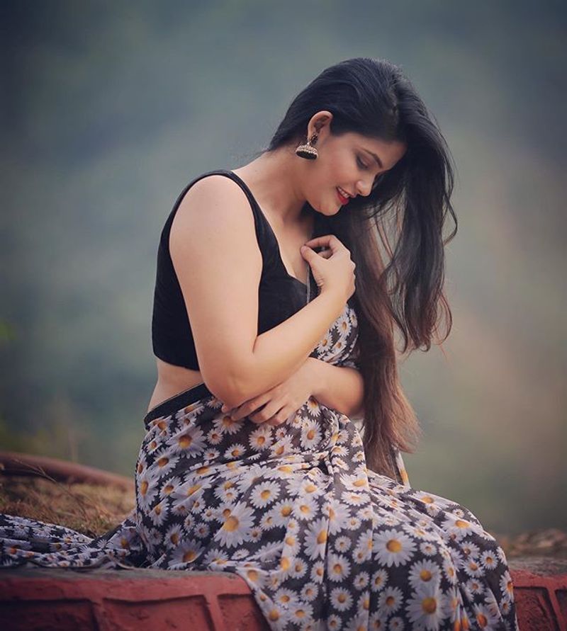 Actress Kalpika Ganesh Latest Instagram photos