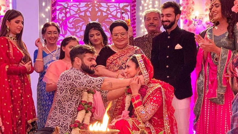 करन ने कहा- मुझे इस बात का बाद में अहसास हुआ कि स्टारडम को मेनटेन करना बहुत जरूरी होता है। इसके बाद मैंने खुद को संभाला और अपने काम पर ईमानदारी से ध्यान देना शुरू किया। अब मैंने खुद के लिए अनुशासन बनाया है। मैं वक्त पर सेट पर पहुंच जाता हूं।