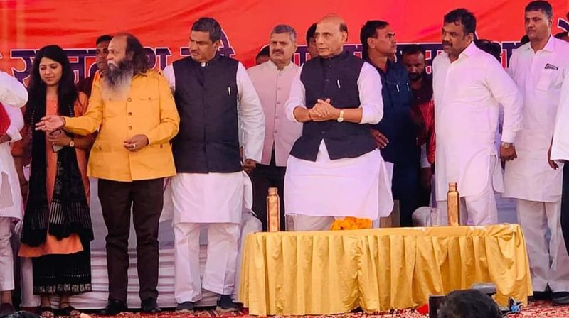 हाल में बनाई गईं हैं भाजपा प्रवत्ता- निघत अब्बास मयूर विहार में रहती हैं और एक एनजीओ को चलाती हैं। उन्हें 30 जनवरी 2020 को भाजपा प्रवक्ता बनाया गया है।