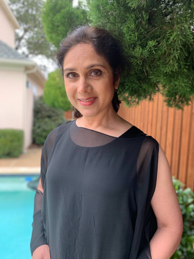 Duet movie actress Meenakshi Sheshadri recent photo pictures