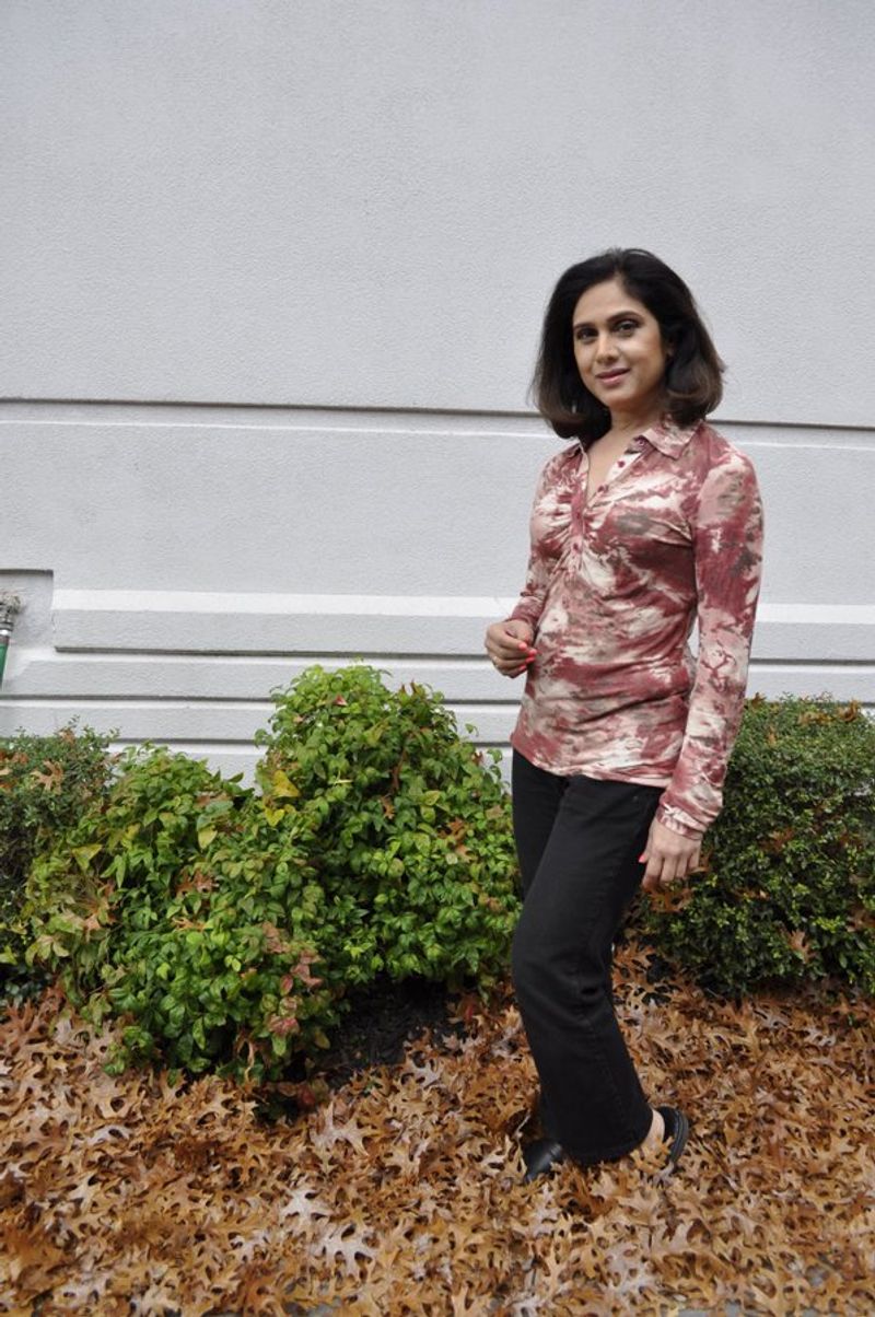 Duet movie actress Meenakshi Sheshadri recent photo pictures