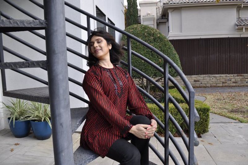 Duet movie actress Meenakshi Sheshadri recent photo pictures