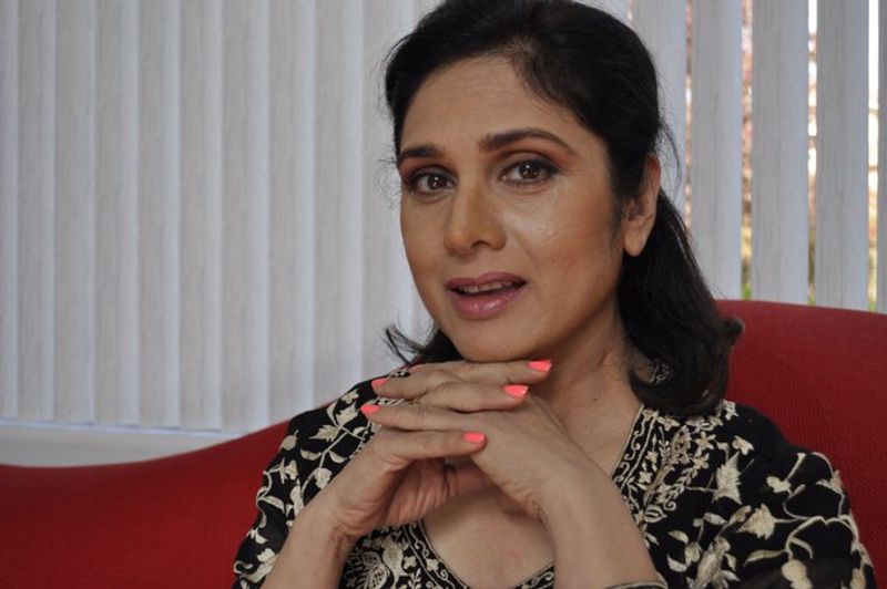 Duet movie actress Meenakshi Sheshadri recent photo pictures