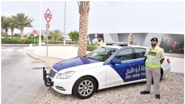 Abu Dhabi Police clear accident scene and reopen road after vehicle fire that killed one Abu Dhabi Police clear accident scene and reopen road after vehicle fire that killed one
