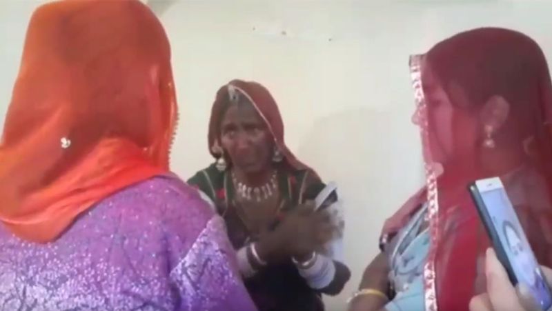 दोनों बेटियों के बाल विवाह तोड़कर प्रेमियों से शादी करने पर परिजन दुखी हैं। हालांकि लोगों का कहना है कि बहनों ने ठीक निर्णय लिया।