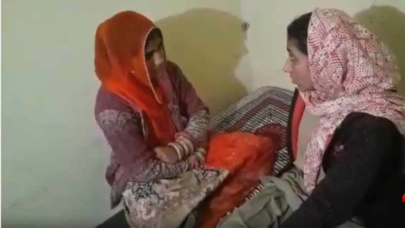 एक बहन जमना ने बताया कि उसने अपने प्रेमी ओमाराम जाट निवासी लुणावा के साथ कोर्ट मैरिज कर ली है। वहीं नेनू ने खराड़ी जैतारण निवासी युवक से कोर्ट मैरिज की है।