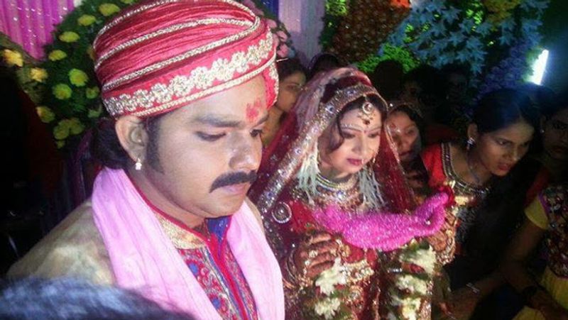 नीलम के सुसाइड को हत्या भी कहा जाता है। बताया जाता है कि पवन सिंह ने ही उनकी हत्या की है क्योंकि वो मोनालिसा से शादी करना चाहते थे। बहरहाल, ये सारी बातें कितनी सच हैं, इस बात का सच अभी तक सामने नहीं आ पाया है। सुसाइड के कुछ समय बाद खबरें आई थी कि वो अपनी पत्नी को टाइम नहीं देते थे।