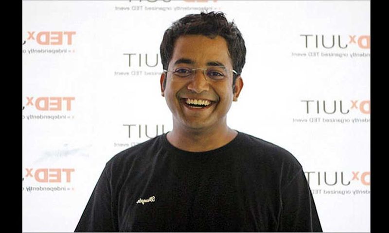 सिविल सेवा में आने के बाद रोमन ने फैसला किया कि वो फ्री ऑनलाइन ट्रेनिंग के जरिये अन्य प्रतिभागियों की मदद करेंगे। इसके लिए उन्होंने 'Unacademy' की शुरुआत की। यह ऑनलाइन कोचिंग की वेबसाइट है जिसे वो अपने दोस्त गौरव मुंजाल के साथ मिलकर चलाते हैं। यह युवा आईएएस अफसर अब उन स्टूडेंट्स को ऑनलाइन फ्री कोचिंग दे रहा है जो सिविल सेवा में जाने को इच्छुक हैं।