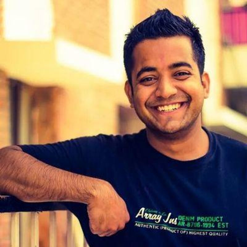 इसलिए वो अफसर बने थे। हालांकि, यह उनकी कोई एकमात्र उपलब्धि नहीं है। एक वक्त ऐसा भी आया जब रोमन ने देश के लाखों बच्चे के सपने वाली ये नौकरी आधी ही छोड़ दी। रोमन का मन IAS बनकर भी नहीं लगा। उन्हें लगा कि देश में कुछ बच्चे ऐसे हैं जो पढ़ने में बहुत अच्छे हैं लेकिन सही मार्गदर्शन न मिलने की वजह से वो प्रतियोगी परीक्षाओं में सफल नहीं हो पाते।