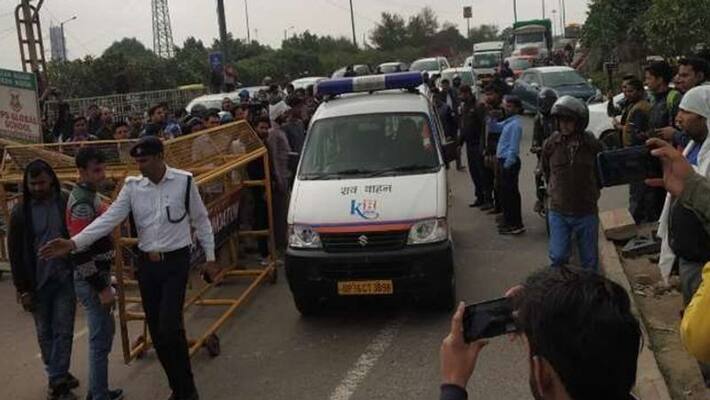 protesters open Shaheen Bagh road in delhi protesters open Shaheen Bagh road in delhi
