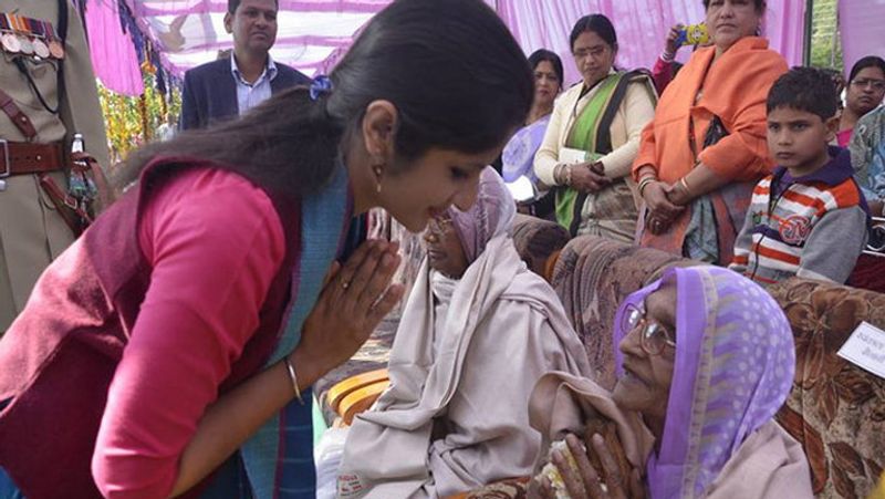 छवि भारद्वाज ने बीटेक करने के बाद 2007 में सिविल सेवा परीक्षा पास की थी। इन्हें पहली पोस्टिंग ग्वालियर में सहायक कलेक्टर के रूप में मिली थी। इसके बाद एसडीओ कटनी, सीईओ जिपं दमोह, कमिश्नर नगर निगम सिंगरौली के अलावा डिंडोरी और जबलपुर की कलेक्टर रही हैं।