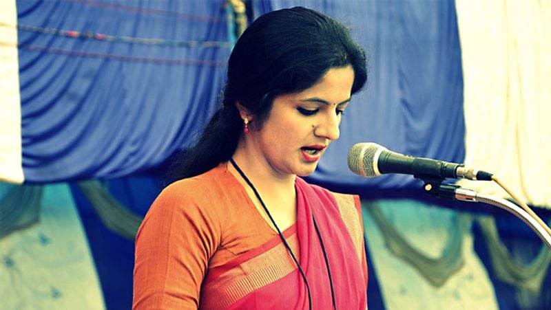 छवि भारद्वाज डिंडौरी जिले की सबसे ज्यादा समय तक रहने वालीं कलेक्टर रही हैं। उनके कार्यकाल से 17 साल पहले तक यहां 15 कलेक्टर बदले जा चुके थे। दरअसल, ज्यादातर कलेक्टर यहां रहना नहीं चाहते थे। छवि भारद्वाज ने इस सोच को बदला था। करीब 40 वर्षीय छवि भारद्वाज का जन्म उत्तराखंड के पौड़ी गढ़वाल में हुआ था। इनके पिता तिलक मोहन भारद्वाज देहरादून स्थित उत्तराखंड जल विद्युत निगम (UJVN) में जीएम से रिटायर्ड हैं। इनकी एक छोटी बहन है, जो सॉफ्टवेयर इंजीनियर है।