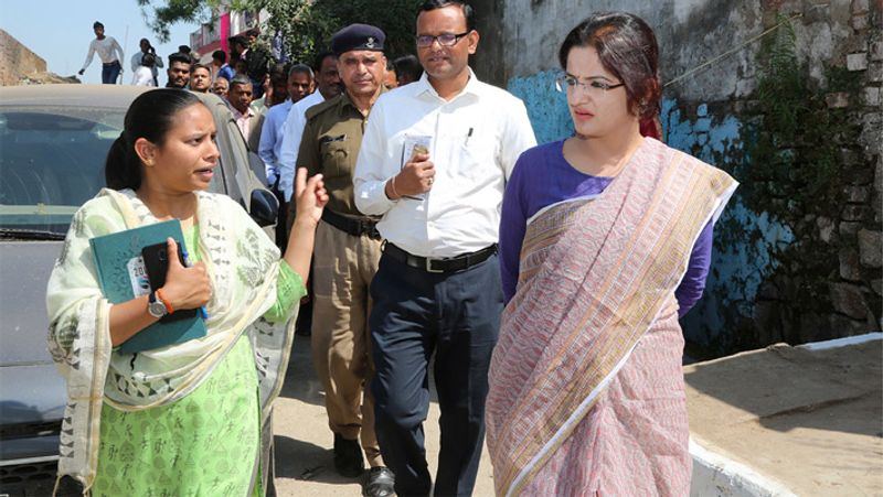 देश में जो भी लेडी IAS अफसर अपनी शानदार कार्यशैली के कारण सुर्खियों में रहीं, उनमें छवि भारद्वाज का नाम भी शामिल रहा है। इससे पहले वे भोपाल नगर निगम की कमिश्नर भी रह चुकी हैं।