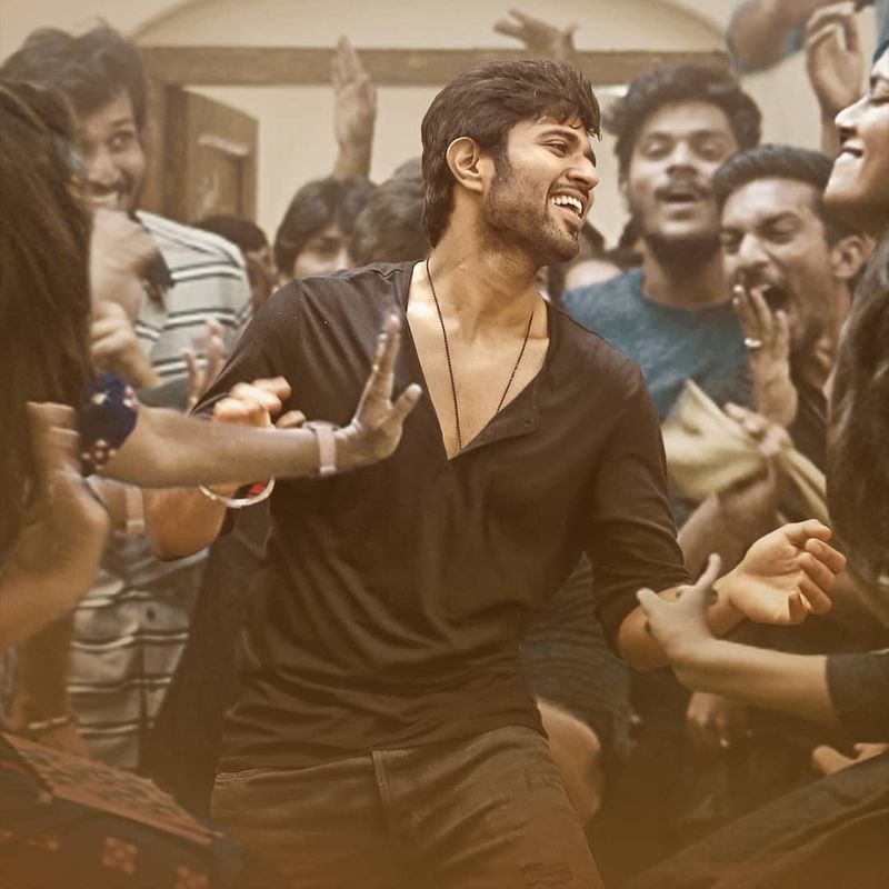 విజయ్ దేవరకొండ - 6.3 మిలియన్స్ (161 పోస్ట్లు)