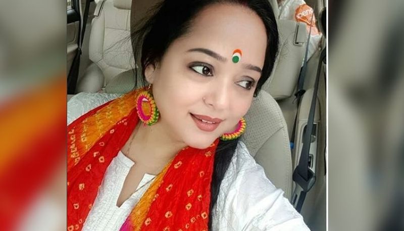 রোজের ডায়েটকে গুলি মেরে কব্জি ডুবিয়ে খাওয়াটা মাস্ট। আর জন্মদিনের দিন সেটাই করলেন অভিনেত্রী।