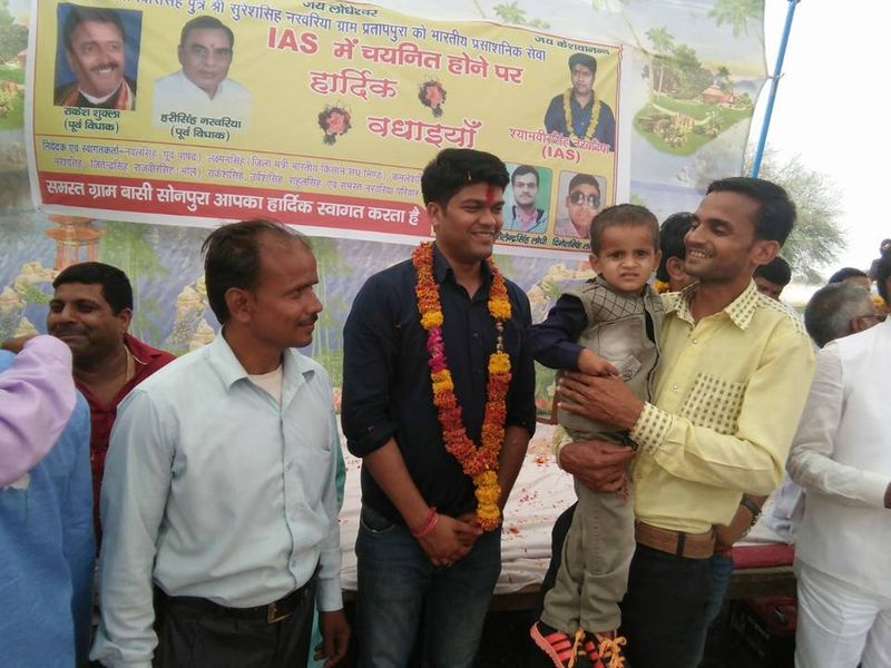 उन्होंने पहले आईआईटी दिल्ली यूनिवर्सिटी से इंजीनियरिंग की पढ़ाई की है इसके बाद वे नौकरी भी करने लगे। मैकेनिकल में उन्होंने काम किया।
