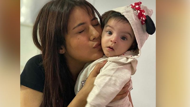 बता दें कि माही और जय, सिद्धार्थ के अच्छे दोस्त हैं। बिग बॉस 13 के दौरान दोनों सिद्धार्थ का सपोर्ट करने भी पहुंचे थे। शो खत्म होने के बाद भी शहनाज और सिद्धार्थ की दोस्ती कायम है।