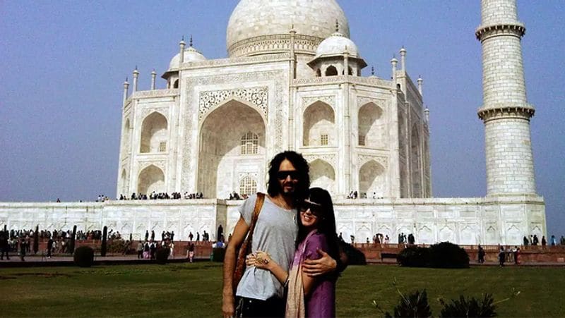 दिसंबर 2009 में हॉलीवुड के मशहूर कॉमेडियन एक्टर रसेल ब्रांड अपनी गर्लफ्रेंड कैटी परी के साथ ताजमहल के दीदार को आए थे। वापस लौटने के कुछ महीनों बाद दोनों ने शादी कर ली, लेकिन ये शादी ज्यादा दिन नहीं चली। 14 महीनों के अंदर ही दोनों का तलाक हो गया।