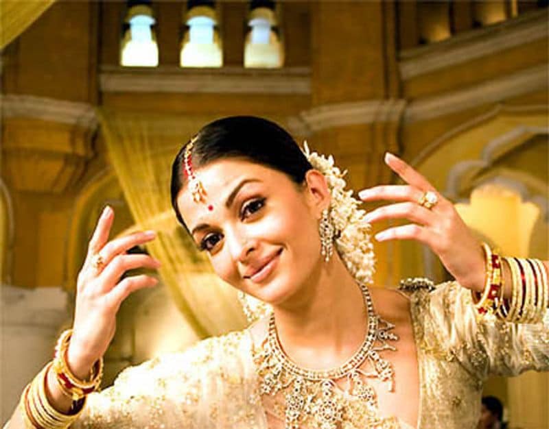 Their love story bloomed during the shooting of the movie Guru, directed by Mani Ratnam