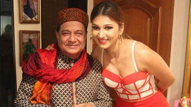 उन्होंने बताया - 'जसलीन का मुझे कुछ दिन पहले कॉल आया था, उसने फोन कर कहा, अनूप जी, 'मुझसे शादी करोगे' में पार्टिसिपेट कर रही हूं जो लगभग तीन महीनों तक चलेगा। हमारी आने वाली फिल्म 'वो मेरी स्टूडेंट है' को कुछ दिनों के लिए रोकना पड़ेगा। मैंने उससे पूछा, क्या यह शो इतना जरूरी है। उसने कहा हां, ये मेरे लिए बहुत अच्छा मौका है और इस शो के जरिए हम हमारी फिल्म भी प्रमोट कर सकते हैं तो मैंने हामी भर दी।'