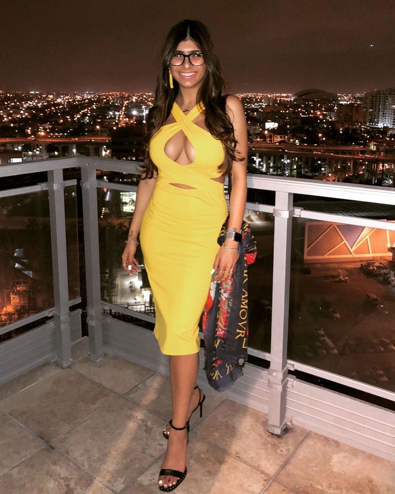 Only Rs 1400 ... You can have fun with this famous sexy virgin