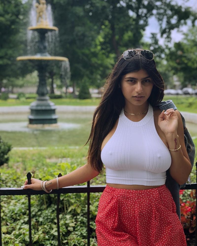Only Rs 1400 ... You can have fun with this famous sexy virgin