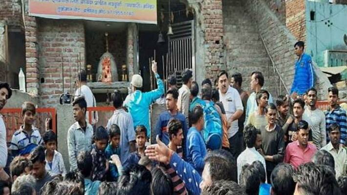 After Delhi, stone pelting at religious place in Aligarh, police lathi-charged and removed protesters KPB After Delhi, stone pelting at religious place in Aligarh, police lathi-charged and removed protesters KPB