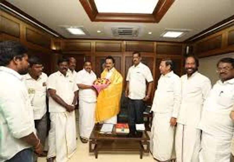 DMK executives to buy ... Edappadi - OPS Competition Action Directive