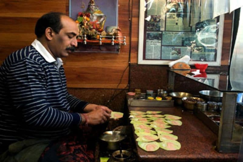 अमेरिकी राष्ट्रपति के लिए स्पेशल पान बनाया जाएगा। उनकी दुकान में 150 से अधिक किस्म के पान हैं। हरिओम ने बताया कि लगभग सभी विदेशी राष्ट्राध्यक्षों को उनकी दुकान का पान खिलाया जाता है।