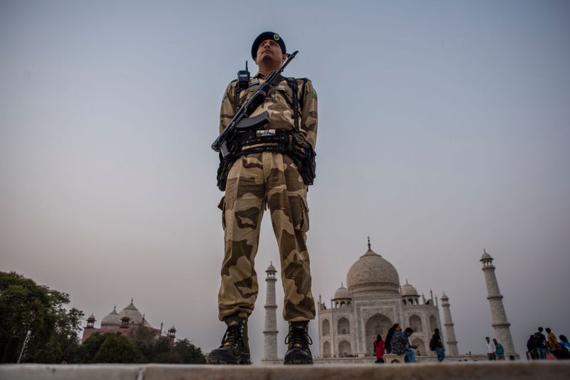 सोमवार को ट्रम्प शाम के वक्त आगरा में ताजमहल देखने पहुंचेंगे। सुरक्षा की कड़ी व्यवस्था की गई है।