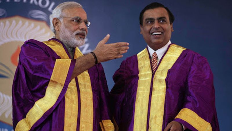 सरकार 2010 से आर्बिट्रेशन अवॉर्ड के लिए लड़ रही है। सरकार के मुताबिक रिलायंस और ब्रिटिश गैस ने प्रोडक्शन शेयरिंग कॉन्ट्रैक्ट का उल्लंघन कर काफी रकम अपने पास रख ली। 2016 में ट्रिब्यूनल ने सरकार के पक्ष में फैसला दिया। सरकार ने दोनों पर 3.8 अरब डॉलर बकाया होने का आकलन किया था। ब्याज समेत यह रकम 4.5 अरब डॉलर हो चुकी है। रिलायंस और ब्रिटिश गैस से रकम नहीं मिलने की वजह से सरकार ने हाईकोर्ट में याचिका दायर की थी।