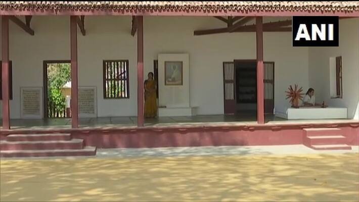 Donald Trump India Visit: Trumps, PM Modi Pay Tribute to Mahatma Gandhi at Sabarmati Ashram Donald Trump India Visit: Trumps, PM Modi Pay Tribute to Mahatma Gandhi at Sabarmati Ashram